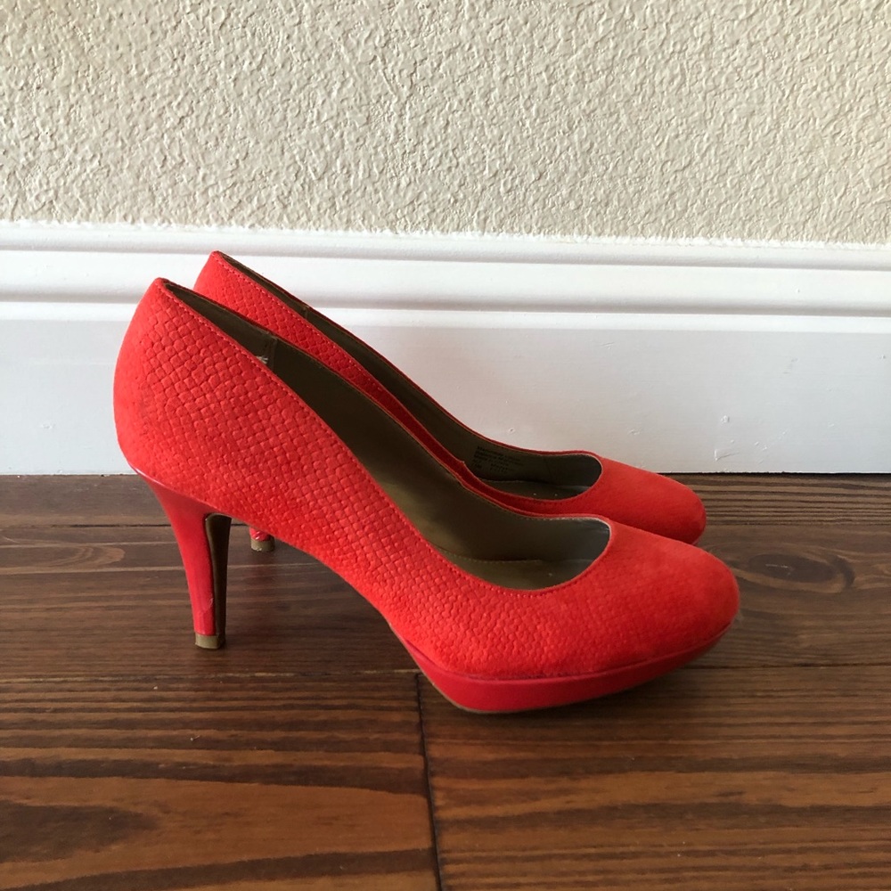 Alfani Women’s 7.5 Salmon colored Heels